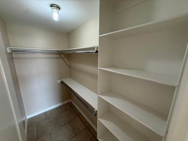 Building Photo - 2720 Camelot Dr