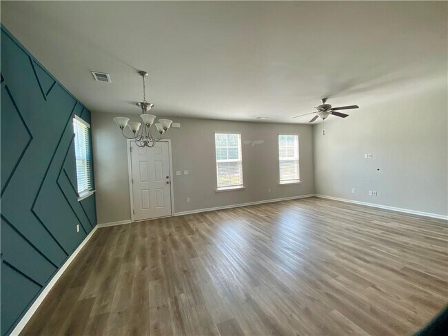 Building Photo - 1329 Rosemary Ln