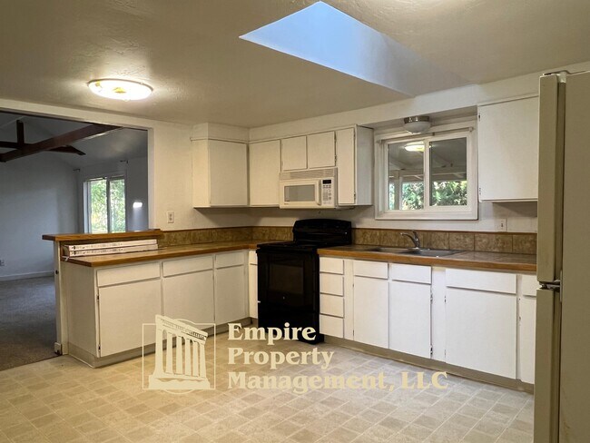 Building Photo - 87948 8th St