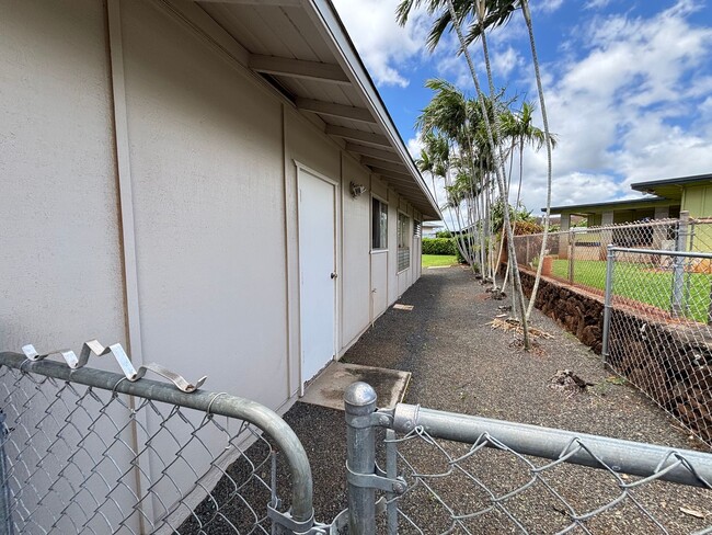 Building Photo - [4 Bed 2 Bath] Single Family Home with Large Backyard in Prime Aiea Location