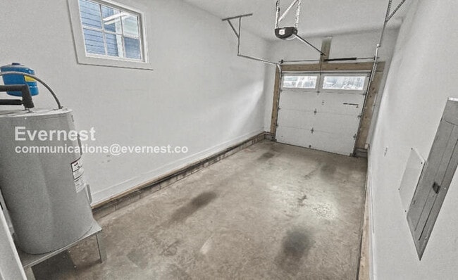 Building Photo - 4 Bed/2.5 Bath Home with Garage / Pet-Friendly / Available Now!