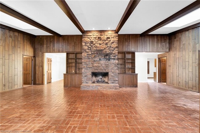 Building Photo - 2411 S 46th St