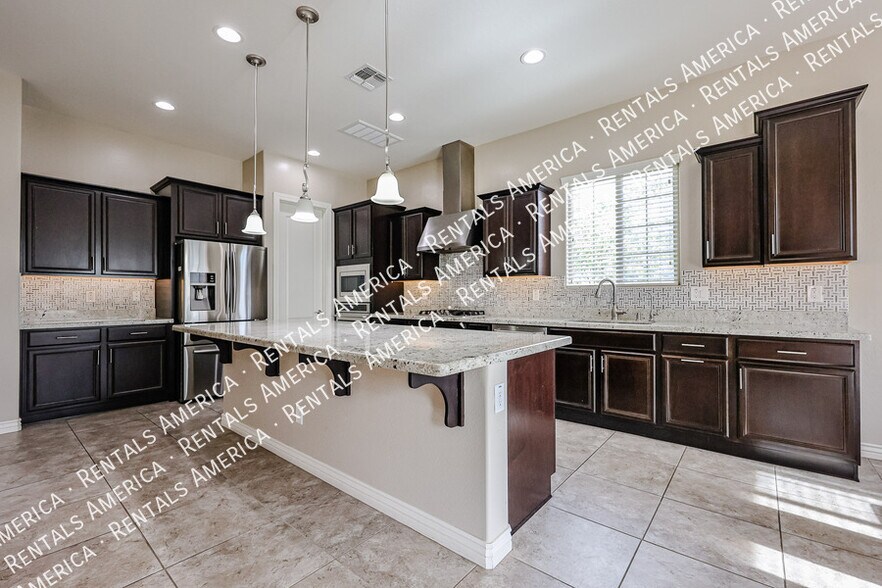 Building Photo - 3375 E Balsam Dr