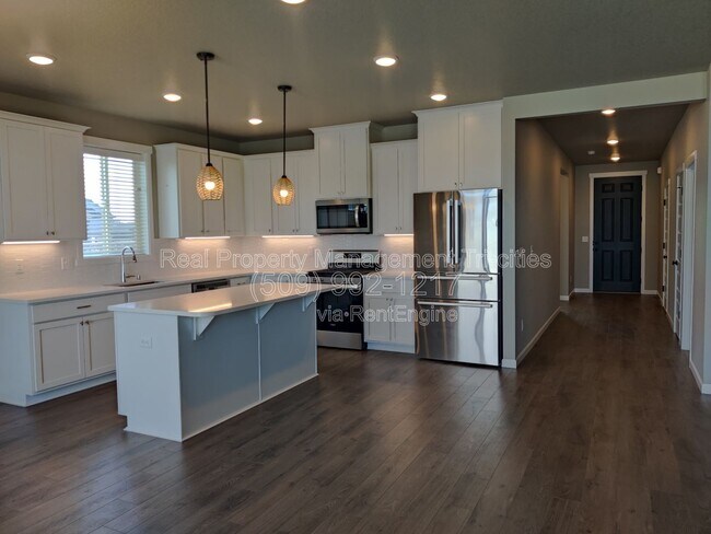 Building Photo - 8304 Gardner St