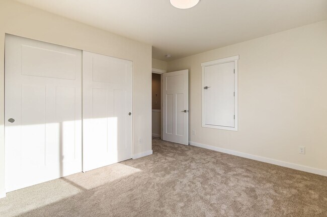 Building Photo - Halleck Townhomes Triplex