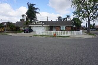 Building Photo - Charming 3 Bed 2 Bath Pool Home in City of Orange