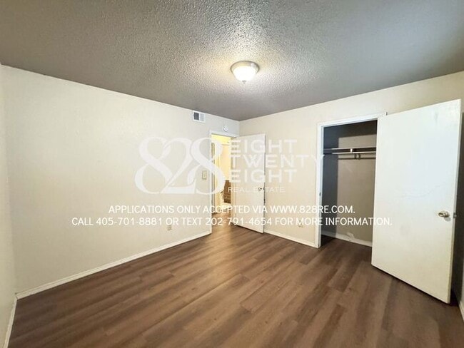 Building Photo - AVAILABLE NOW! 3 Bedroom/1 Bath Single Fam...