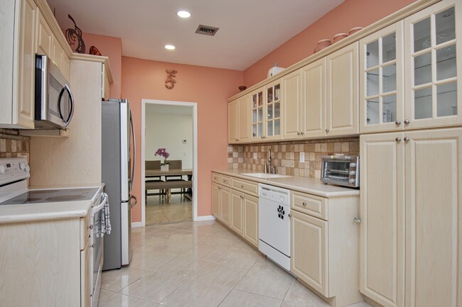 Building Photo - 7811 Villa Nova Dr