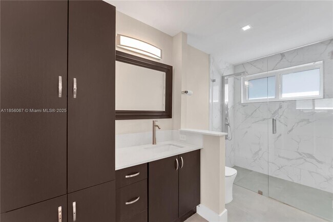Building Photo - 10073 SW 117th Ct