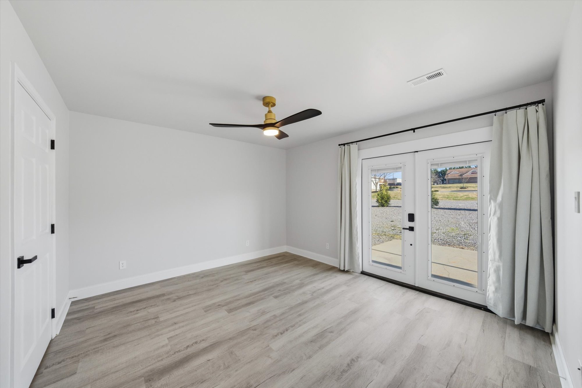 Building Photo - 1912 Laurel Ln