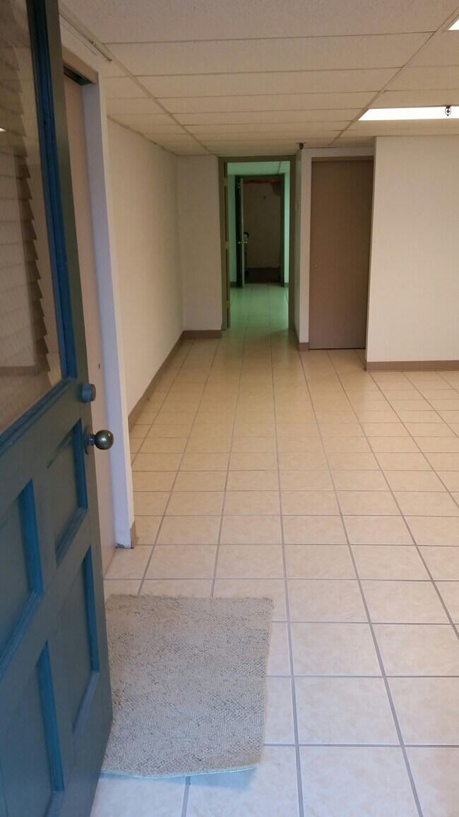 Building Photo - 112 E 5th St