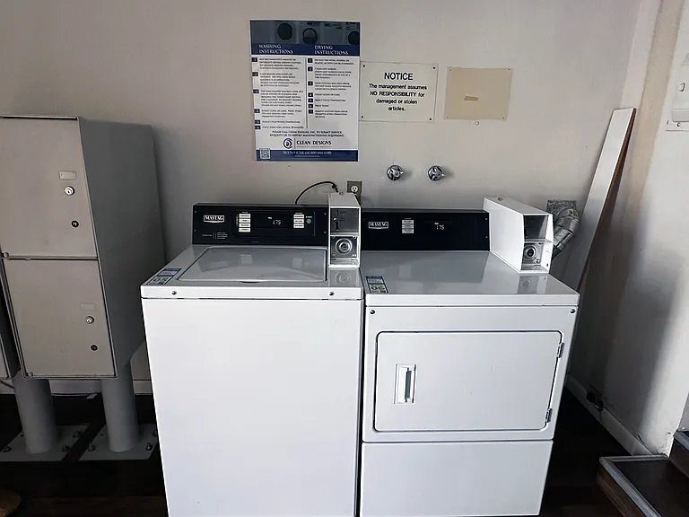 Building Photo - 1895 Alpine Ave.