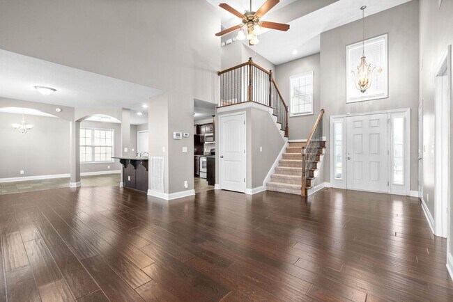 Building Photo - Three Bedroom with Bonus in Franklin Meadows!