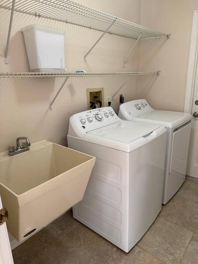 Building Photo - 486 Chamber St NW