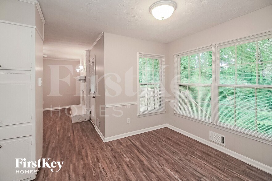 Building Photo - 235 Sharon Dr