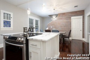 Building Photo - 626 E Woodlawn Ave