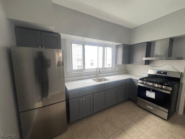 Building Photo - 421 Berwick St