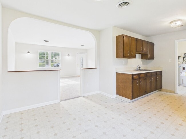 Building Photo - 2336 Sara Ln