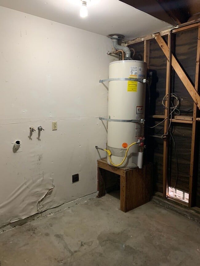 Building Photo - Nice 4 bedroom, 2 bathroom home in Citrus ...