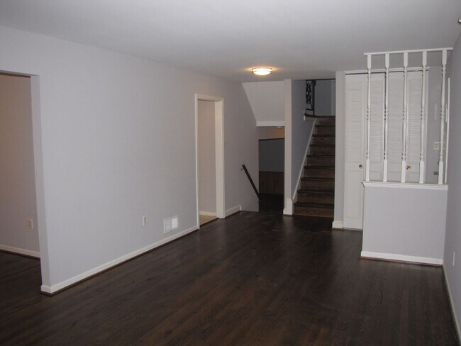 Building Photo - Renovated 4 level single family home in Ki...