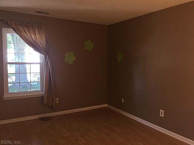 Building Photo - 3 bed, 2 bath home in Kempsville with upgr...