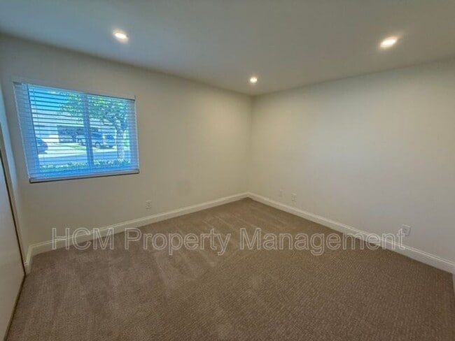 Building Photo - 3328 Paseo Halcon