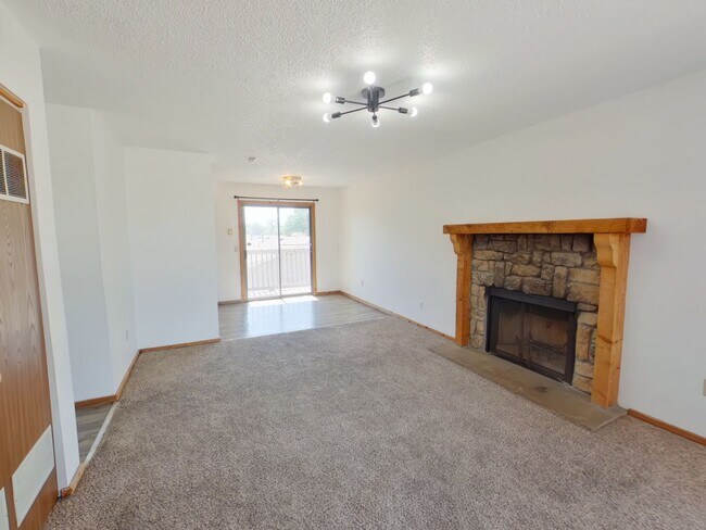 Building Photo - 3950 N Garland Cir