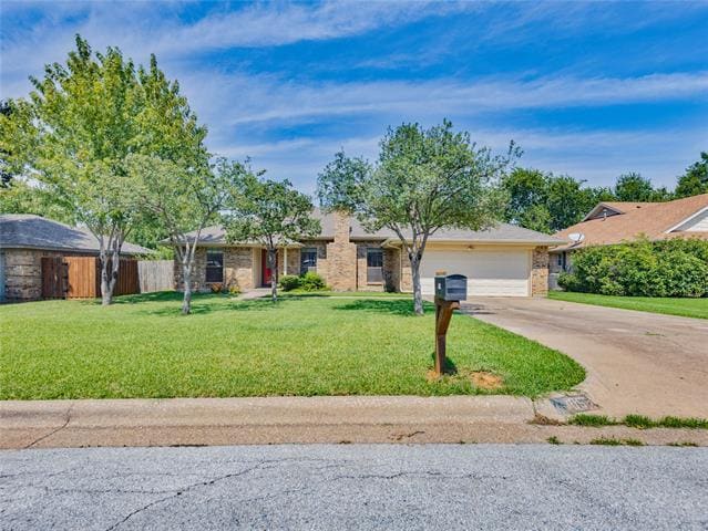 Building Photo - 705 Oak Ln