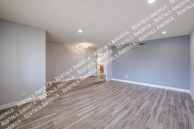 Building Photo - 10534 E Mercer Ln