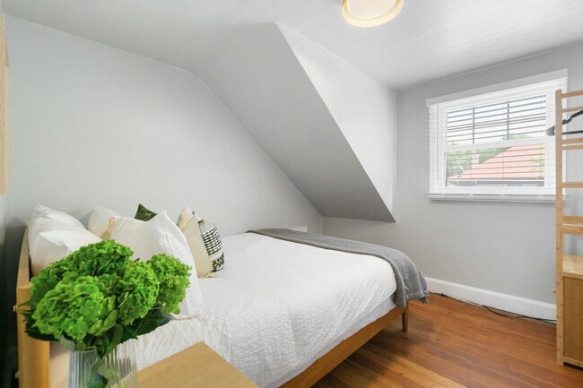 Building Photo - 2619 E 12th Ave