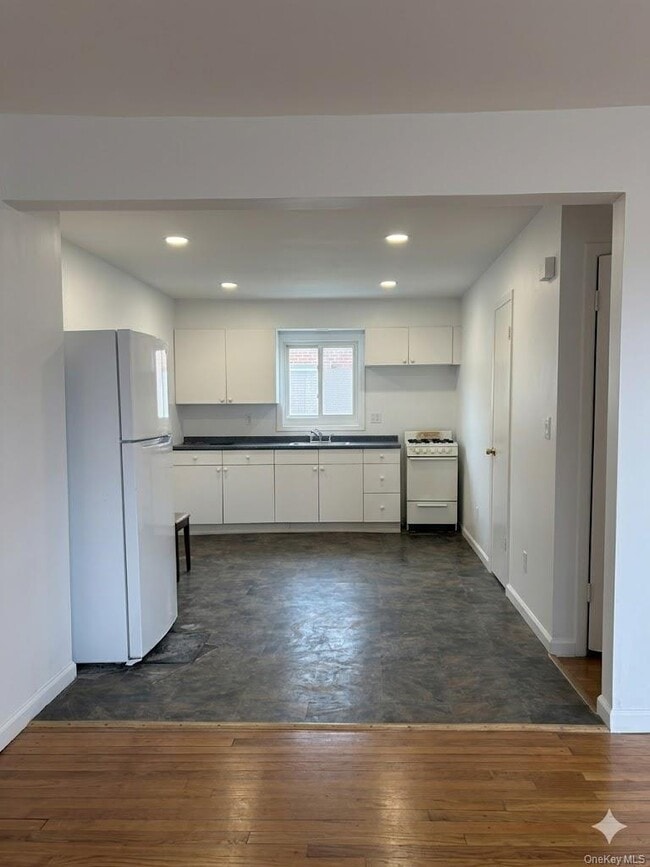 Building Photo - 629 Wellwood Ave