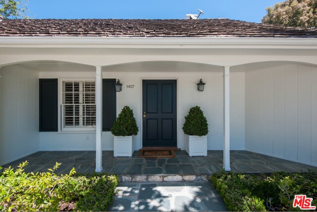Building Photo - 1457 N San Remo Dr