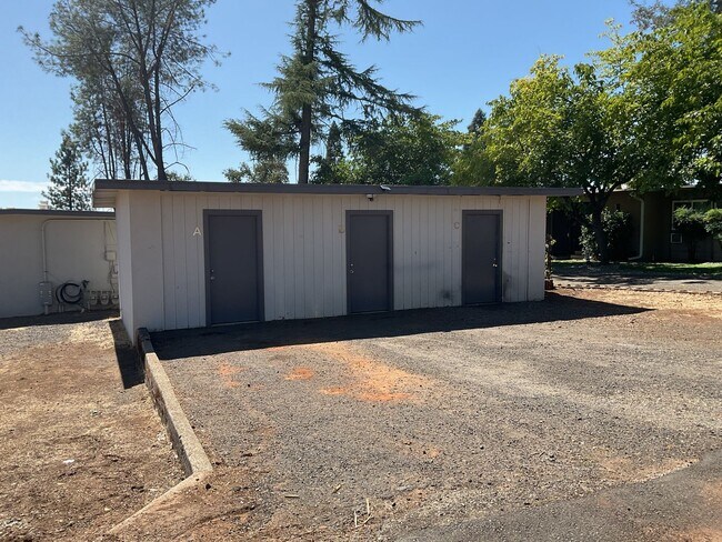 Building Photo - 5519 Paloma Ave