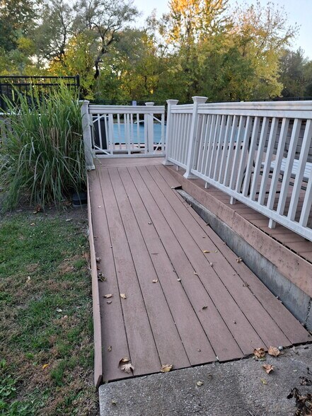 Building Photo - 1205 N Parker St