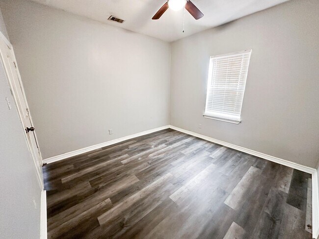 Building Photo - 2522 Rosalie St