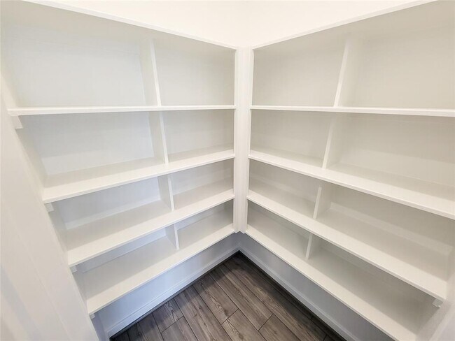 Building Photo - 21627 Royal Jett Dr