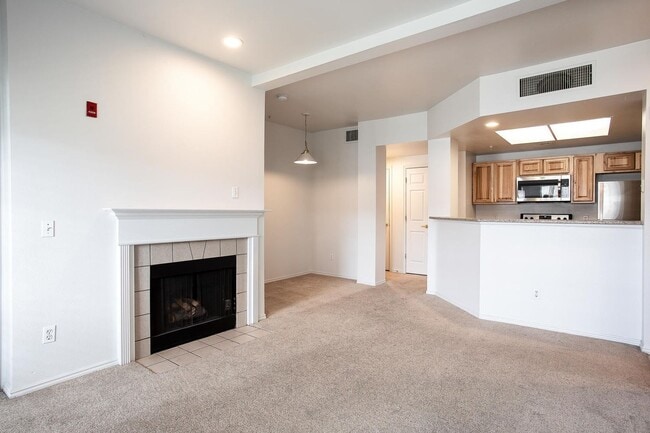 Building Photo - 2 Level Canyon Creek Condo