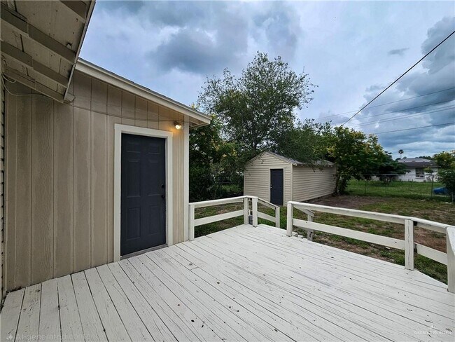 Building Photo - 1606 Quince Ave