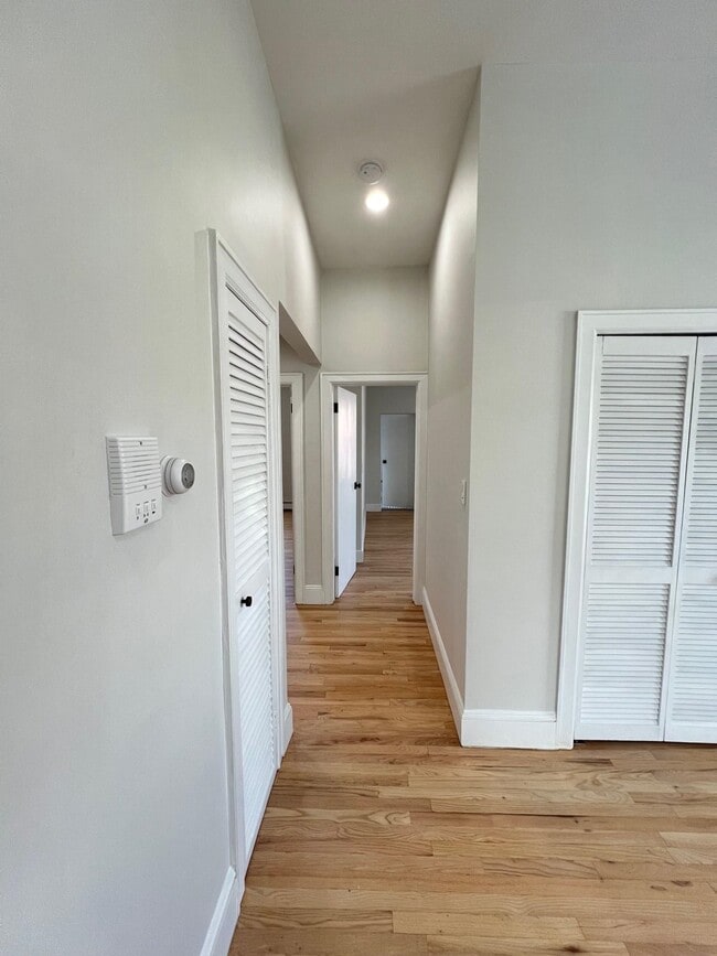 Building Photo - 48 Bright St