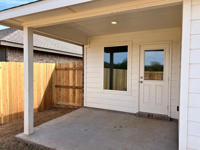 Building Photo - 2909 Firefly Dr