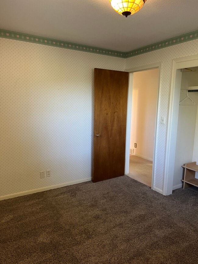 Building Photo - Charming 4-Bed, 1.5-Bath Home on the Outsk...