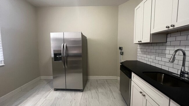 Building Photo - 516 Monastery Pl