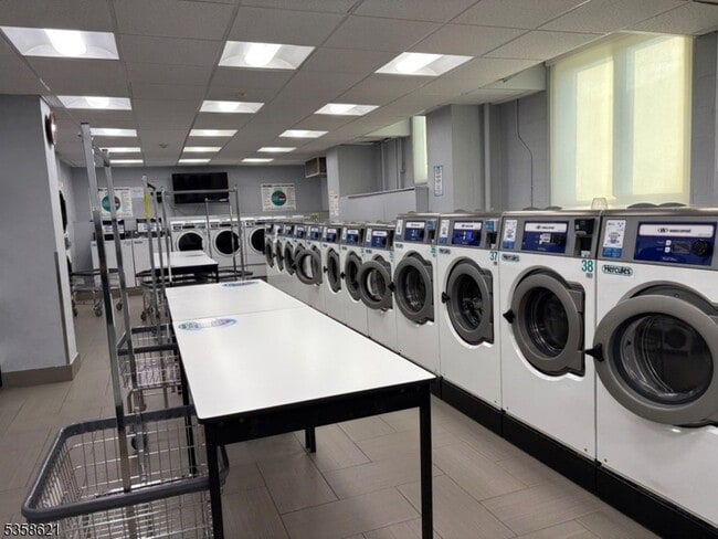 Building Photo - 100 Manhattan Ave