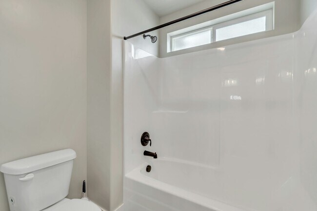 Building Photo - 1316 W Quailhill Rd