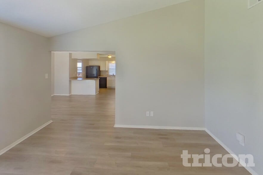 Building Photo - 300 Ripplewood Dr