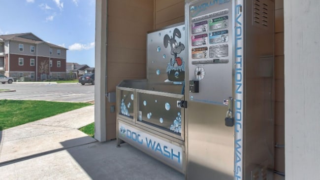 Building Photo - 7938 City Base Landing