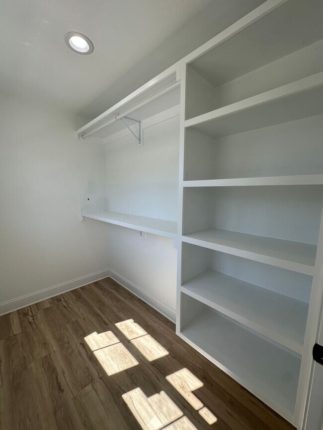 Building Photo - Beautiful new townhouse located in the new...