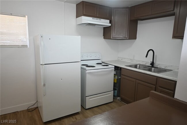 Primary Photo - 1610 Marlin Ave