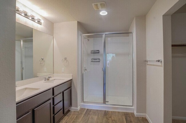 Building Photo - 13804 Cantarra Dr