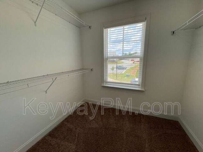 Building Photo - 4500 Chestnut Trl